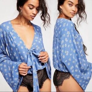 Free People Intimately Blouse Bodysuit M Blue Floral Long Bell Sleeves V-Neck